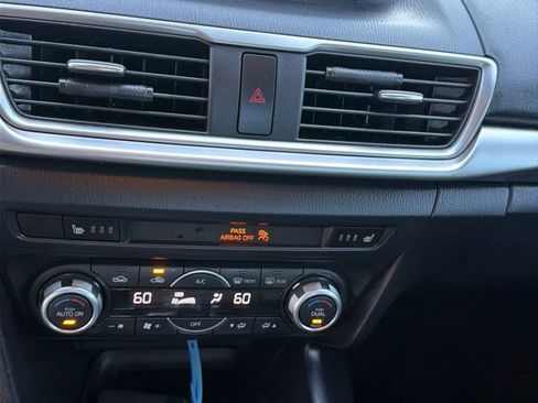 Used 2018 MAZDA MAZDA3 Touring image 39