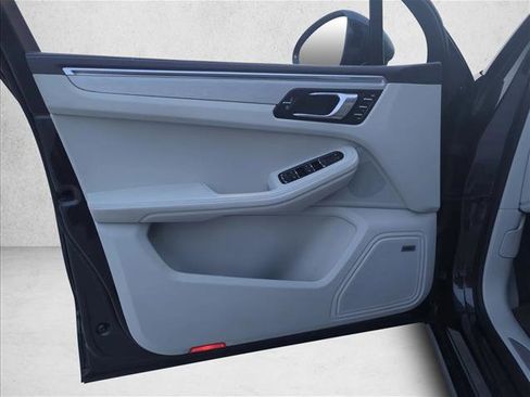 Used 2020 Porsche Macan Turbo image 10