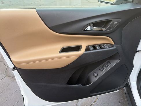 Used 2023 Chevrolet Equinox Premier image 7