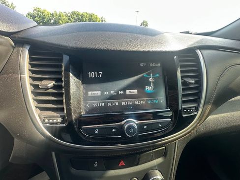 Used 2017 Chevrolet Trax LT w/ Sun & Sound Package FWD image 18