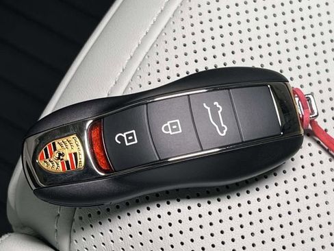 New 2026 Porsche Macan image 42