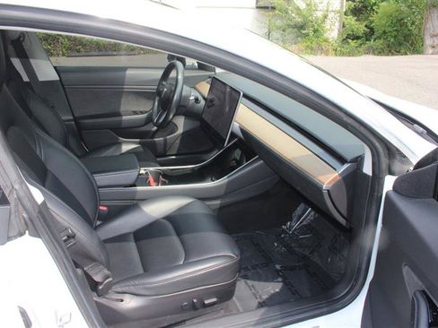 Used 2018 Tesla Model 3 Mid Range RWD image 10