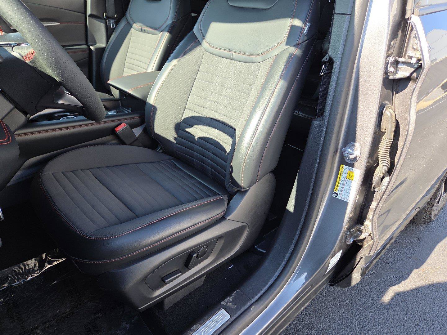 Used 2025 Ford Explorer ST-Line AWD/4WD image 21