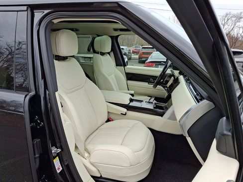 New 2026 Land Rover Range Rover Long Wheelbase SE AWD/4WD image 3