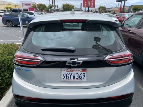 Used 2023 Chevrolet Bolt LT w/ Infotainment Package FWD image 7