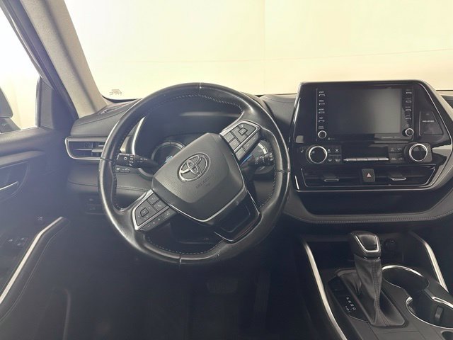 Used 2021 Toyota Highlander XLE AWD/4WD image 14