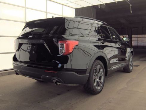 Used 2023 Ford Explorer XLT w/ Equipment Group 202A AWD/4WD image 4