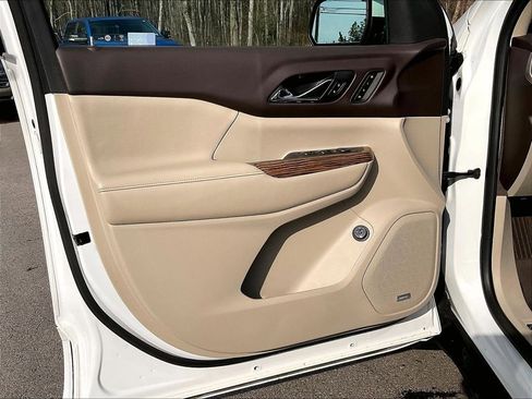 Used 2017 GMC Acadia Denali w/ Technology Package image 9