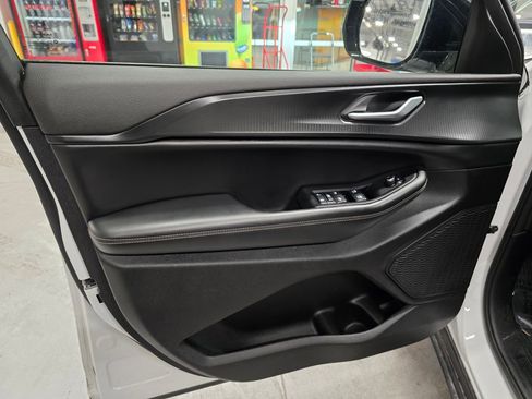 Used 2023 Jeep Grand Cherokee Altitude image 13