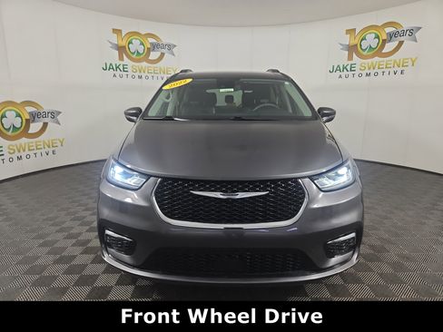 Used 2022 Chrysler Pacifica Touring-L image 3