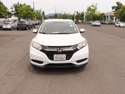 Used 2016 Honda HR-V LX image 2