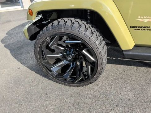 Used 2013 Jeep Wrangler Unlimited Sahara w/ Connectivity Group AWD/4WD image 15