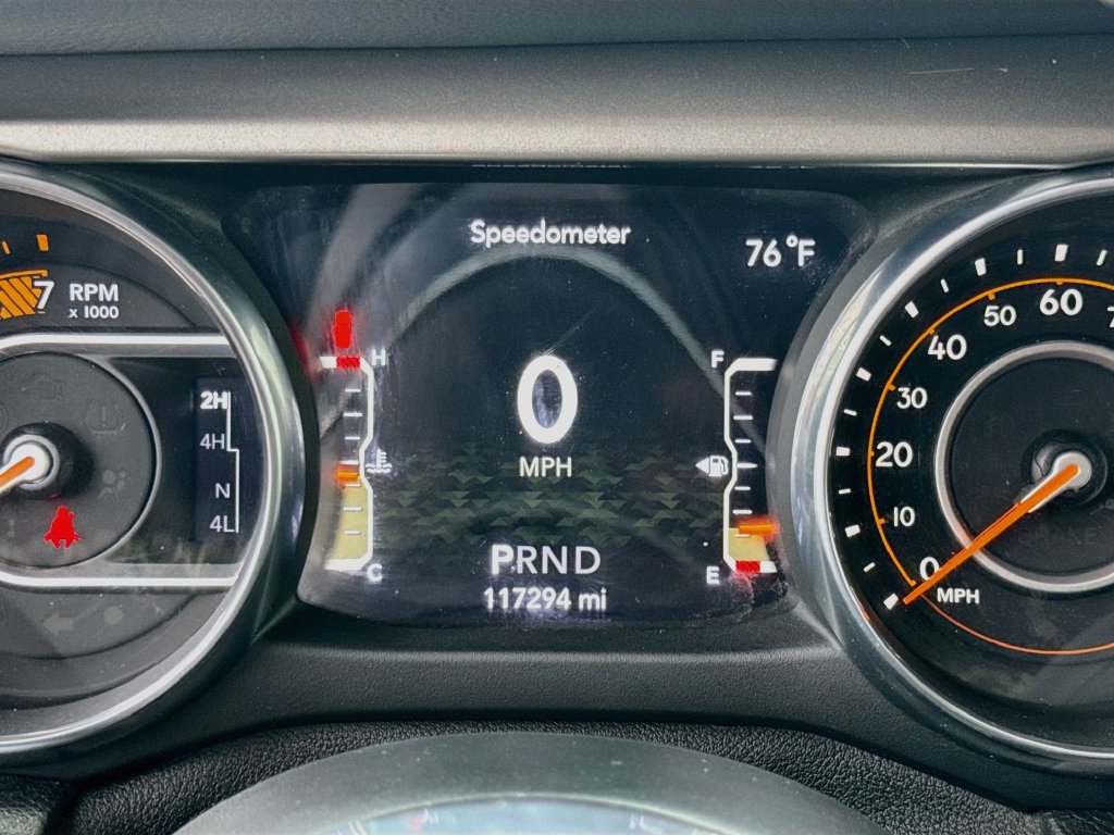 Used 2018 Jeep Wrangler Unlimited Sahara AWD/4WD image 12