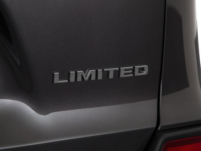 Used 2019 Jeep Cherokee Latitude Plus FWD image 35