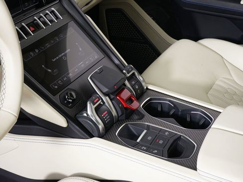 Used 2024 Lamborghini Urus S image 28