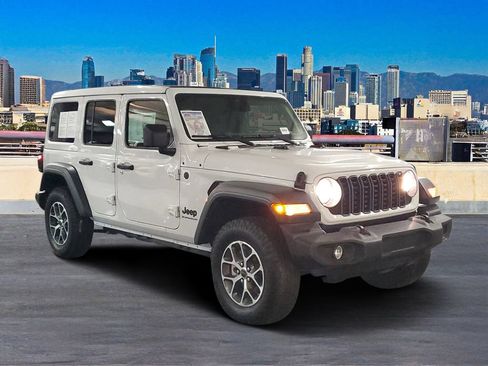 Used 2025 Jeep Wrangler Unlimited Sport AWD/4WD image 3