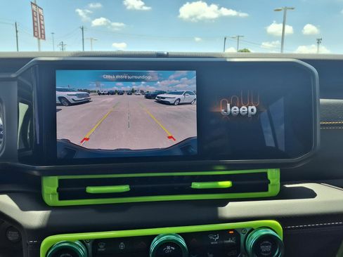 Used 2025 Jeep Gladiator Sport AWD/4WD image 21
