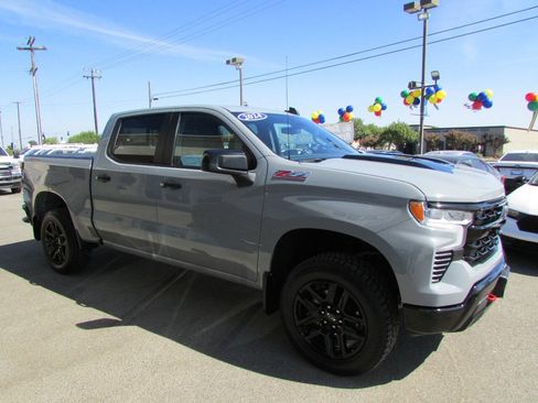 Used 2024 Chevrolet Silverado 1500 LT Trail Boss w/ Convenience Package II AWD/4WD image 5