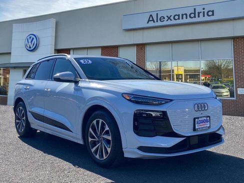 Used 2025 Audi Q6 e-tron Prestige image 1