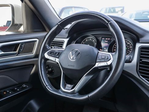 Used 2021 Volkswagen Atlas Cross Sport SE w/ Panoramic Sunroof Package image 16