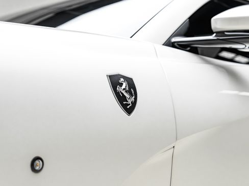 Used 2022 Ferrari 812 GTS RWD image 28