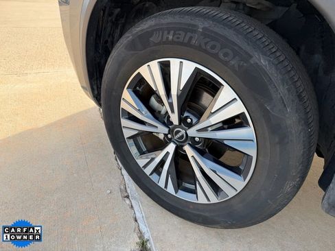 Used 2023 Nissan Rogue SV image 12