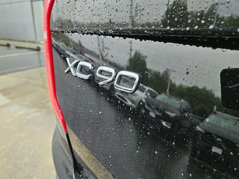 Certified 2023 Volvo XC90 T8 Plus AWD/4WD image 6