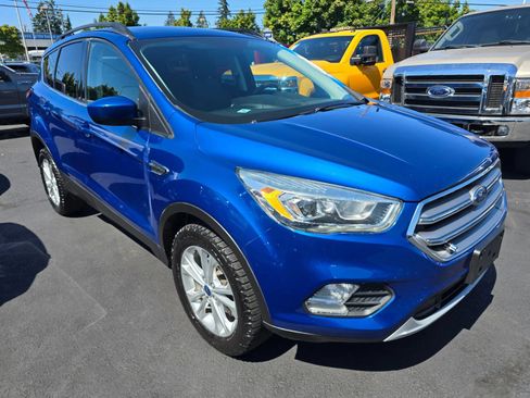 Used 2017 Ford Escape SE w/ Equipment Group 201A AWD/4WD image 6