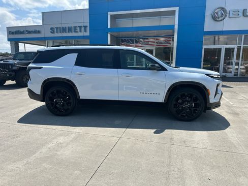 New 2026 Chevrolet Traverse RS w/ LPO, Floor Liner Package image 5