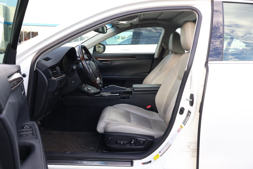 Used 2014 Lexus ES 350 w/ Ultra Luxury Package FWD image 8