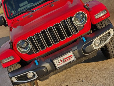 Used 2024 Jeep Wrangler Unlimited Sahara AWD/4WD image 14
