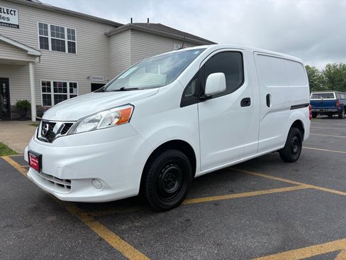 Used 2020 Nissan NV200 SV w/ Sliding Glass Door Package FWD image 2