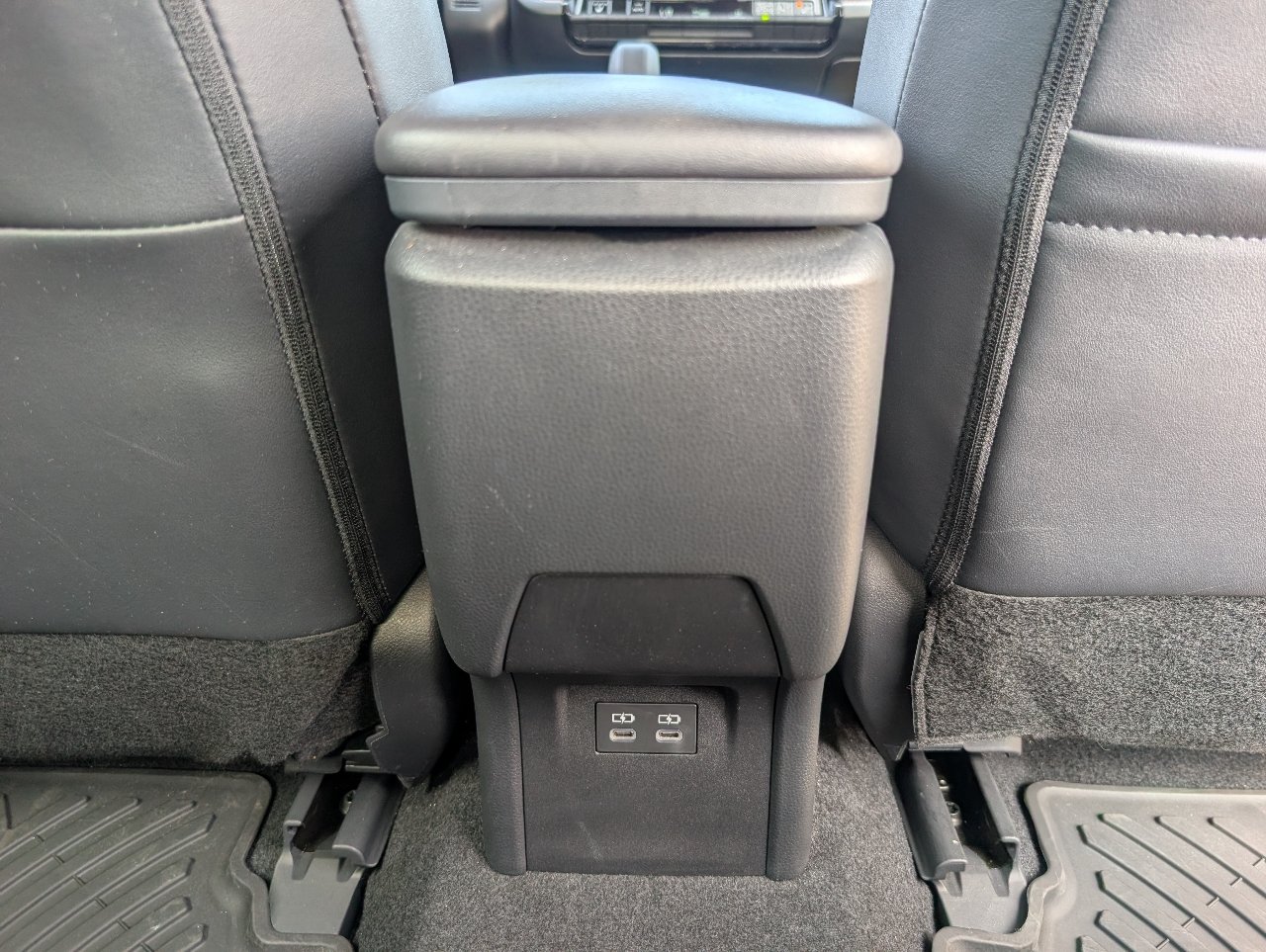 Used 2024 Toyota Prius XLE FWD image 7