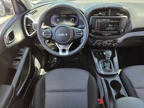 Used 2025 Kia Soul LX FWD image 12