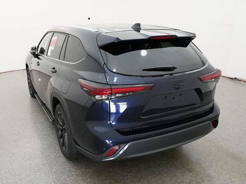 New 2026 Toyota Highlander Limited AWD/4WD image 9