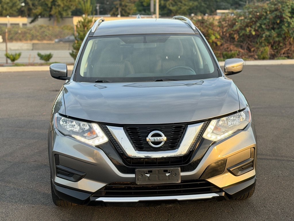 Used 2017 Nissan Rogue SV FWD image 2