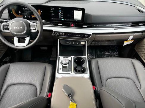New 2026 Kia Carnival LXS FWD image 9
