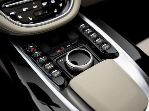 Used 2023 Aston Martin DBX AWD/4WD image 50