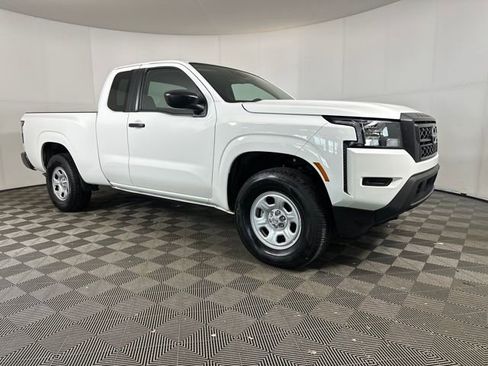 Used 2023 Nissan Frontier S image 2