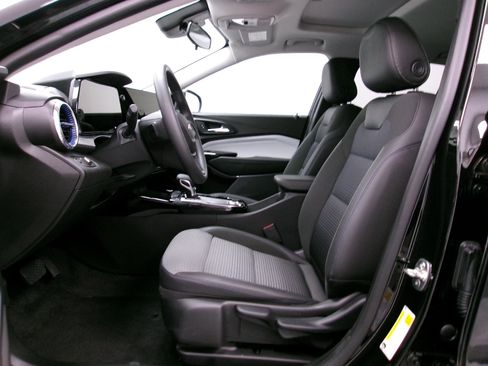 Certified 2024 Chevrolet Trax LT w/ Sunroof Package image 9