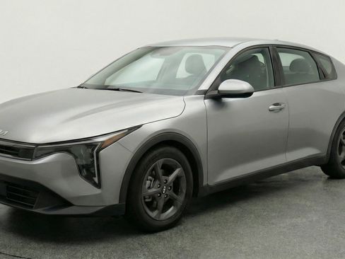 Used 2025 Kia K4 LXS image 3