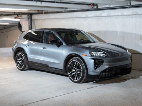 Used 2026 Porsche Cayenne Turbo Electric AWD/4WD image 7