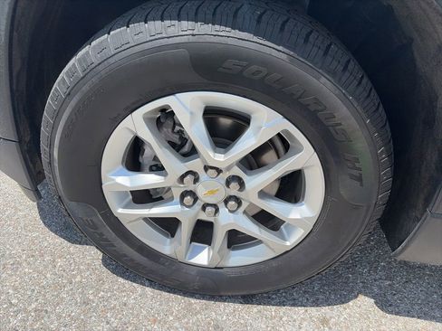 Used 2021 Chevrolet Traverse LS FWD image 11