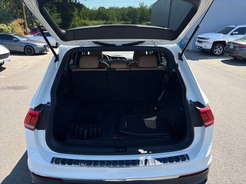 Used 2022 Volkswagen Tiguan SE AWD/4WD image 15