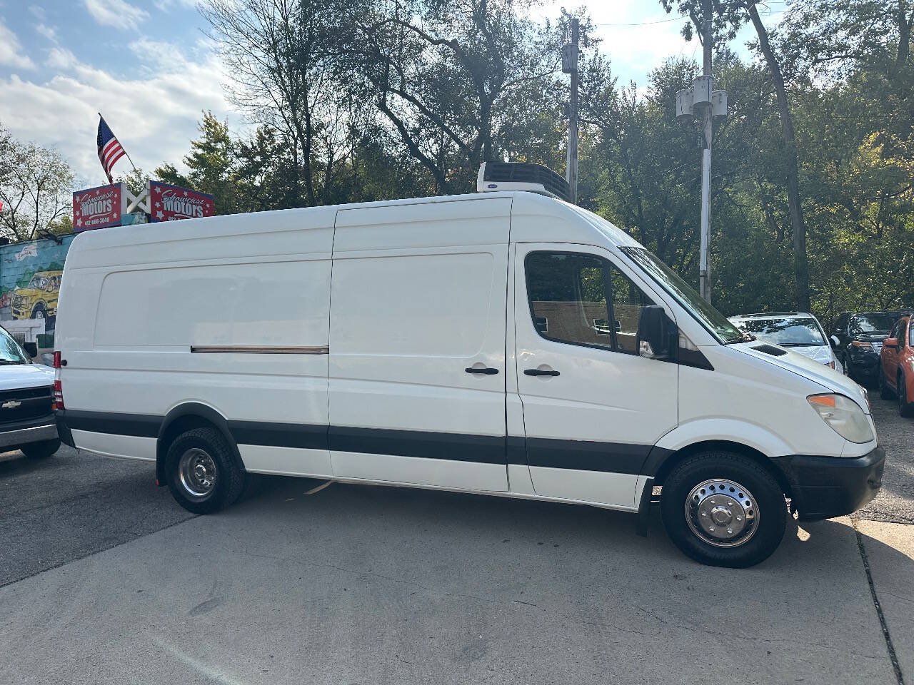 Used 2010 Freightliner Sprinter 3500 RWD image 1