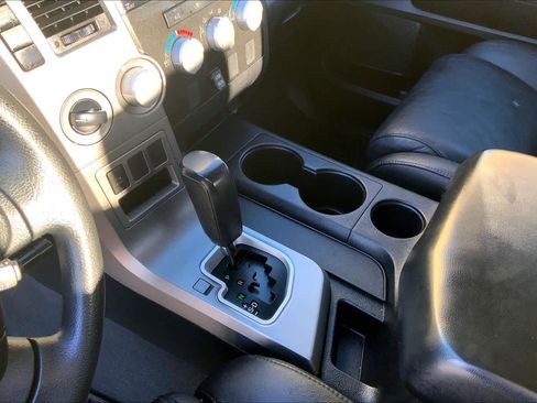 Used 2013 Toyota Tundra 4x4 CrewMax image 16