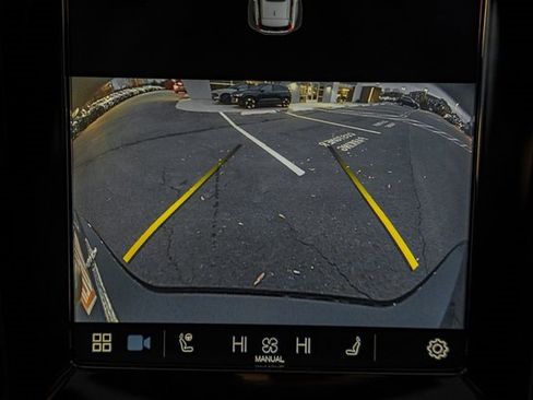 Used 2023 Volvo V60 B5 Cross Country Plus image 40