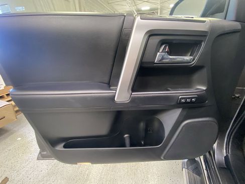 Used 2022 Toyota 4Runner Limited AWD/4WD image 31
