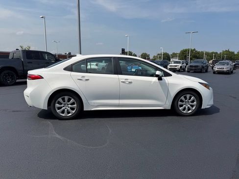 Used 2025 Toyota Corolla LE FWD image 9