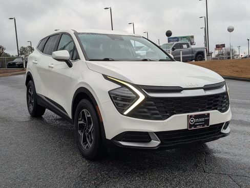 Used 2024 Kia Sportage LX image 3